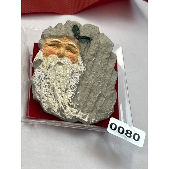 Handcrafted Santa Claus Face Brooch Pin With Holly Detail Vintage Look By Papel - Picture 3 of 3